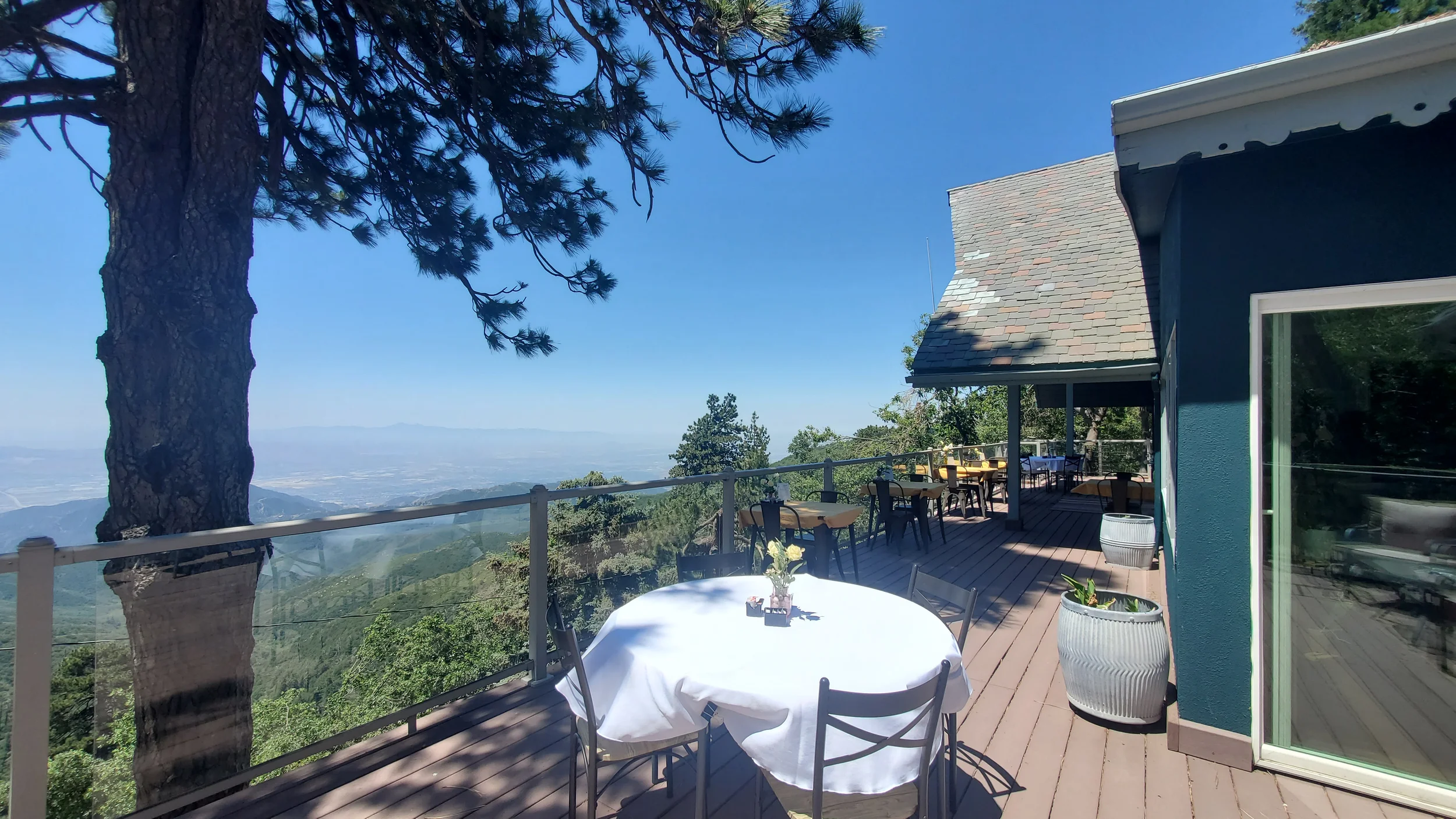 breakfast deck at the sky view inn