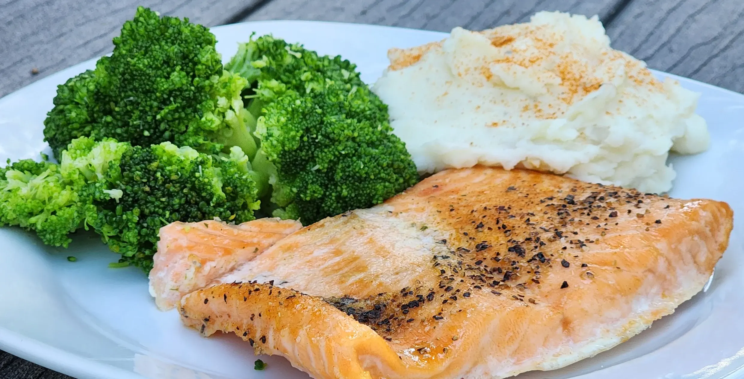 the sky view inn catering oven baked salmon with broccoli and mashed potatoes